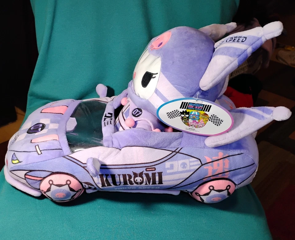 SANRIO HELLO KITTY AND FRIENDS KIDROBOT TOKYO SPEED RACER KUROMI 13" ABOVEDADO Foto 2 de 4