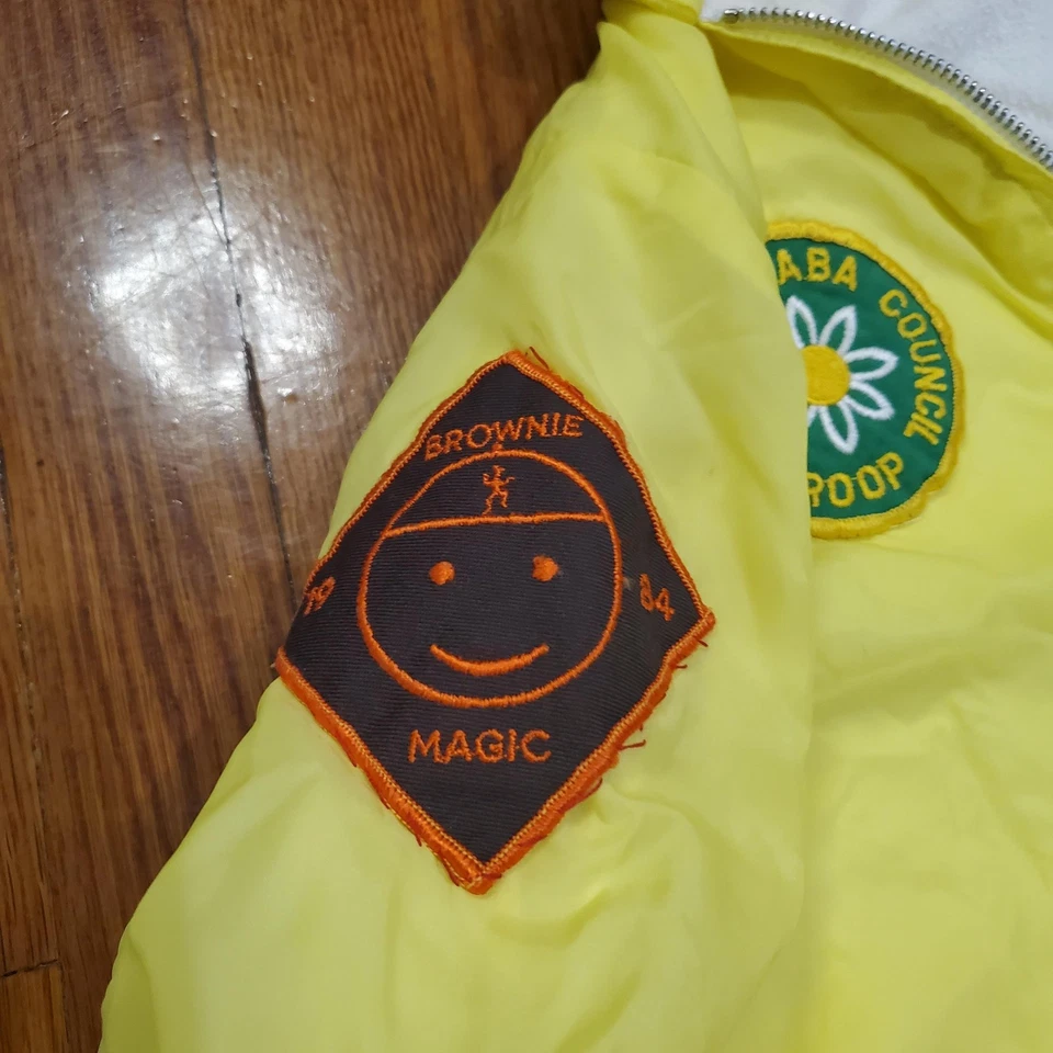 Chaqueta Samara Vintage Niñas Grande Amarilla Cortavientos Niñas Scouts Parches Cremallera Años 80 Foto 4 de 4