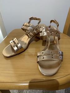moda in pelle gold sandals