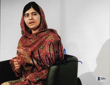 MALALA YOUSAFZAI SIGNED AUTOGRAPHED 8x10 PHOTO I AM MALALA BECKETT BAS A