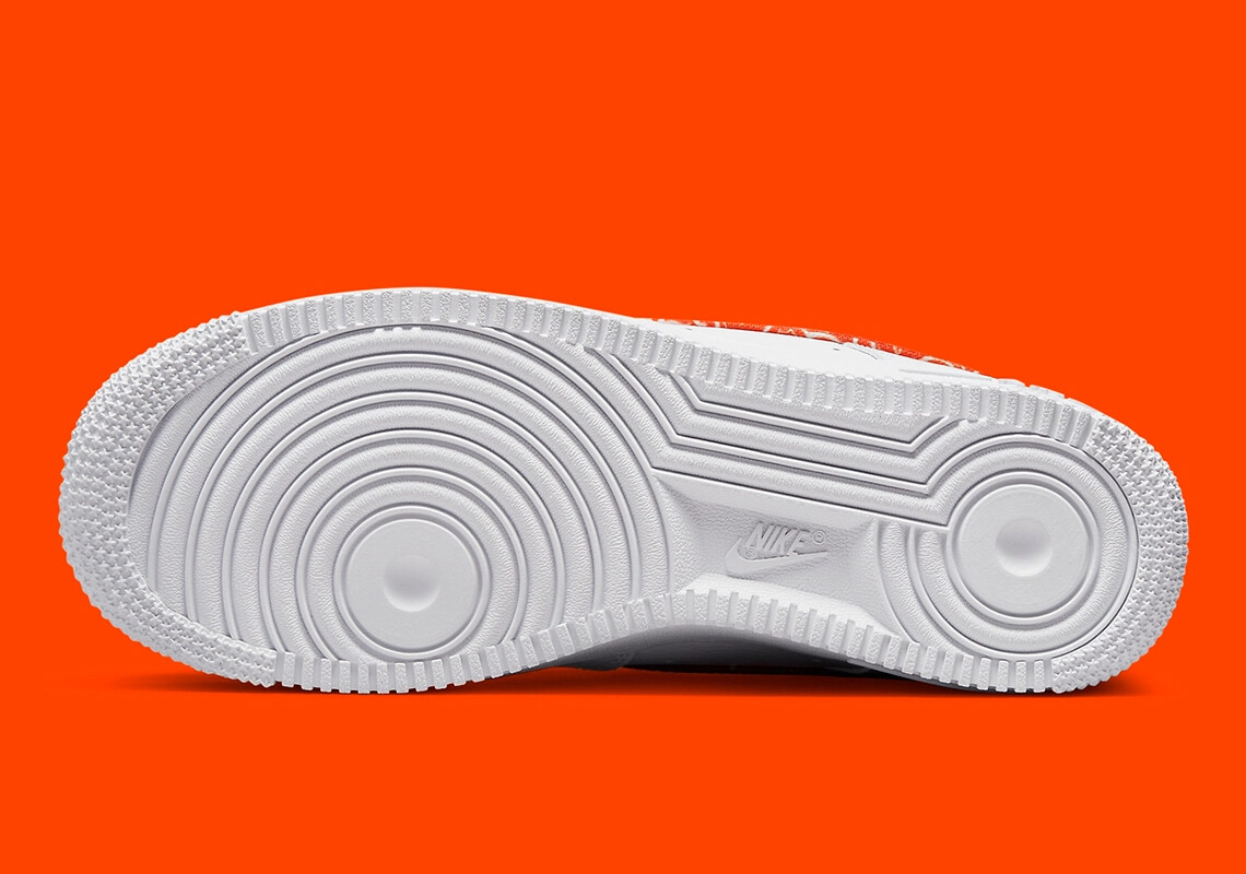 Nike Air Force 1 '07 ESS Orange White Paisley Sneakers Nike Air Force 1 '07 ESS Orange White Paisley Sneakers