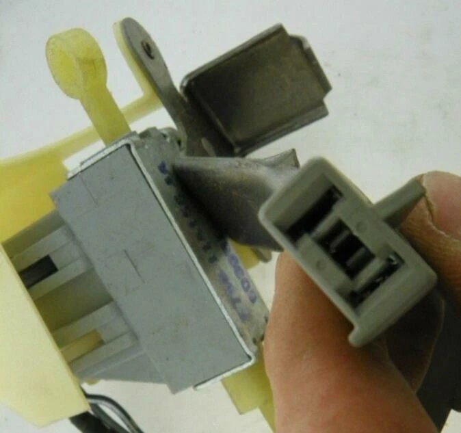 Interruptor de arranque de embrague Motorcraft SW-2108 / E7SZ-11A152-A (manual Ford/Mercury Foto 4 de 4