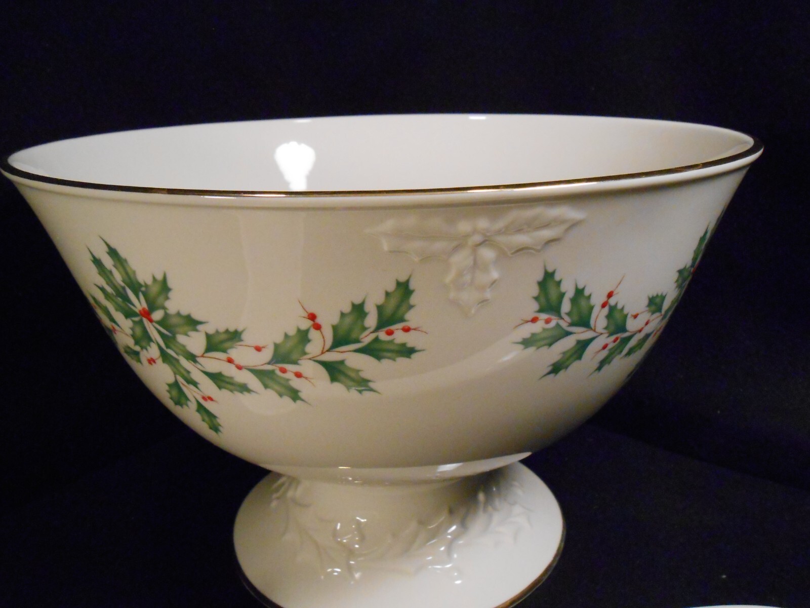 Lenox Dimensions “HOLIDAY” Large Punch Bowl w/Ladle Embossed/Holly