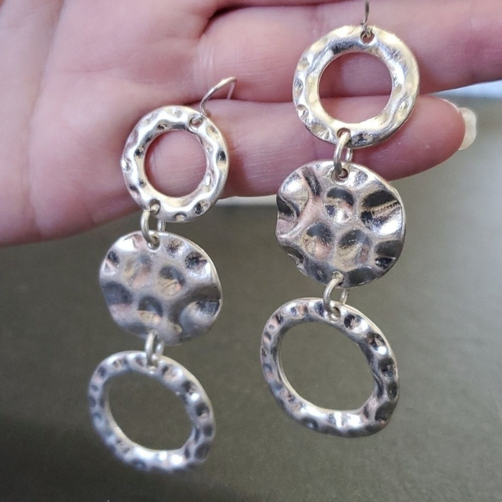 Silver tone dangling circle earrings - image 2