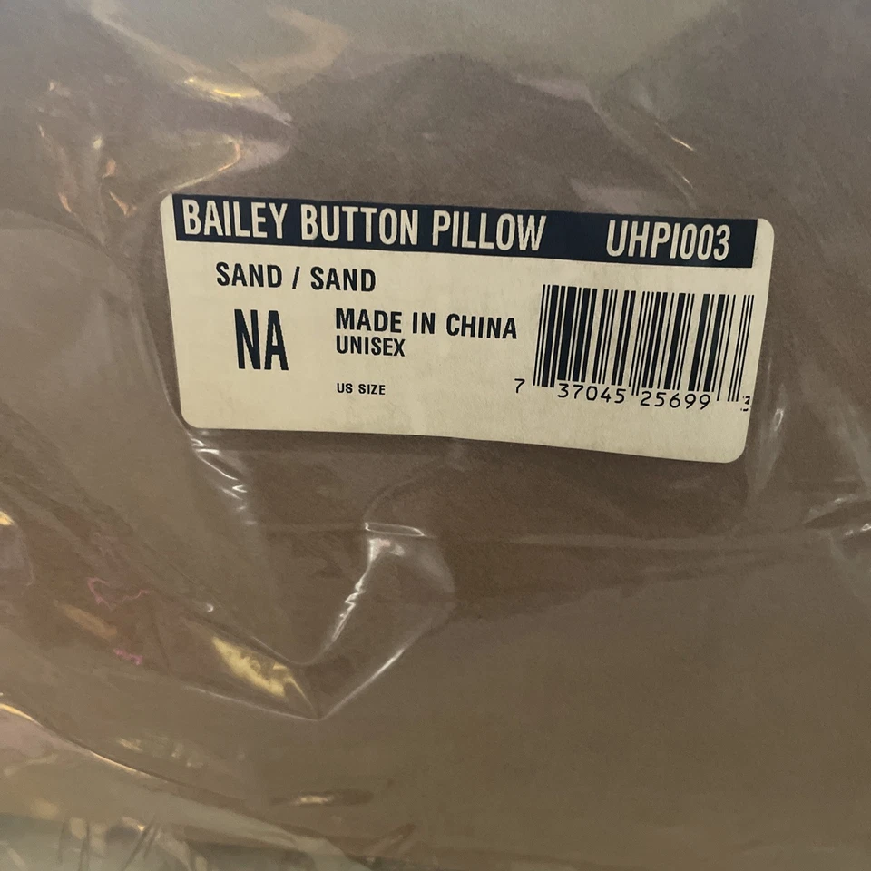 UGG BAILEY BOTÓN ALMOHADA ARENA GAMUZA PIEL DE OVEJA 20 X 20 - NUEVO CON ETIQUETAS Foto 3 de 3