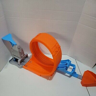 Hot Wheels Loop Stunt Champion Track Set with Dual-Track Loop