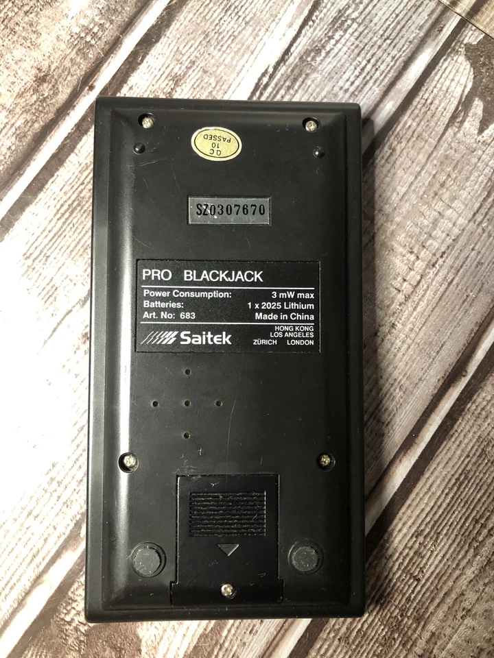 Juegos electrónicos portátiles Saitek Pro Black Jack & RecZone Texas Hold 'Em funcionando Foto 3 de 4