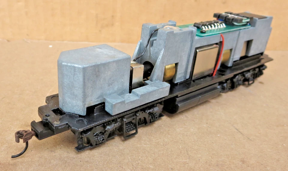 Proto 2000 23013 WP Western Pacific 711 With All New Athearn Axle Gears MIB HO - Image 4 of 4