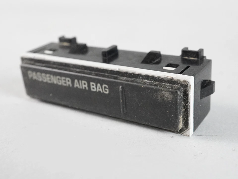 Chevrolet Impala 2010-2013 luz indicadora lámpara unidad de pasajeros Rh 25828898 Foto 2 de 4