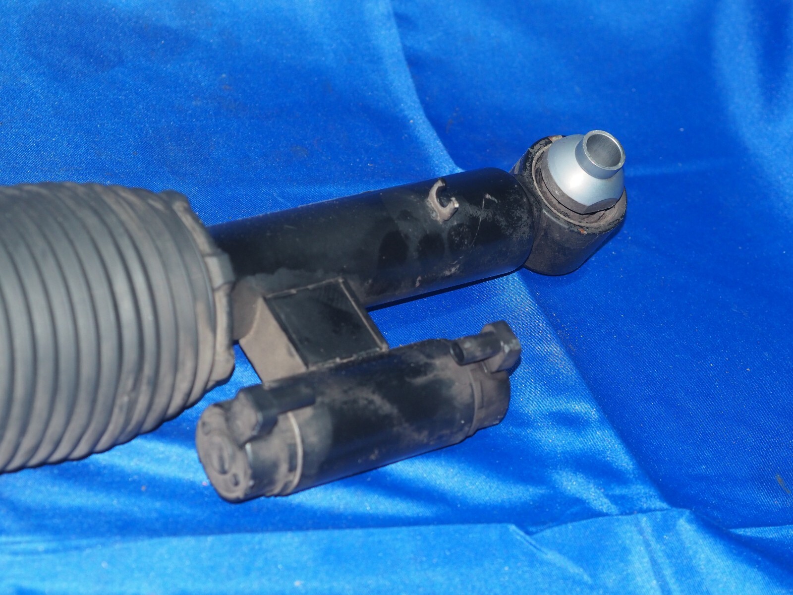 *LEAKING* 2018-2024 Rolls Royce Cullinan Rear Right Air Suspension Shock Strut