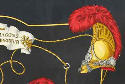 Carré / Foulard Vintage - Motif Baroque Et Dragons De La Garde, Multicouleur, état 9/10