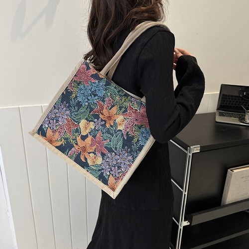 Fashionable Women's Casual Shoulder Bag Add a Timeless Charm to Your Outfit - Picture 9 of 27