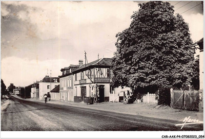 CAR-AAKP4-76-0376 - ISNEAUVILLE - Le café au Marronier et la route nationale