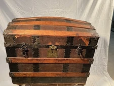 1800s Antique Dome Top Steamer Trunk With Tray. 29”/19”/23”.