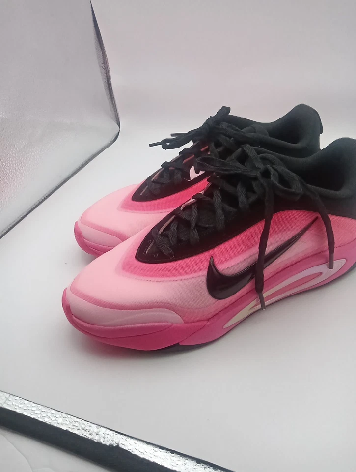 耐克 A'One GS 'Leo Light' 粉红色黑色 A'ja Wilson 运动鞋 HF7001 001 尺码 6.5Y — 第 2/4 张图片