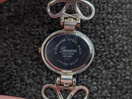 Vintage Silver Tone Geneva Platinum 8095 Women's Cuff Bracelet Watch Works - Picture 7 of 7