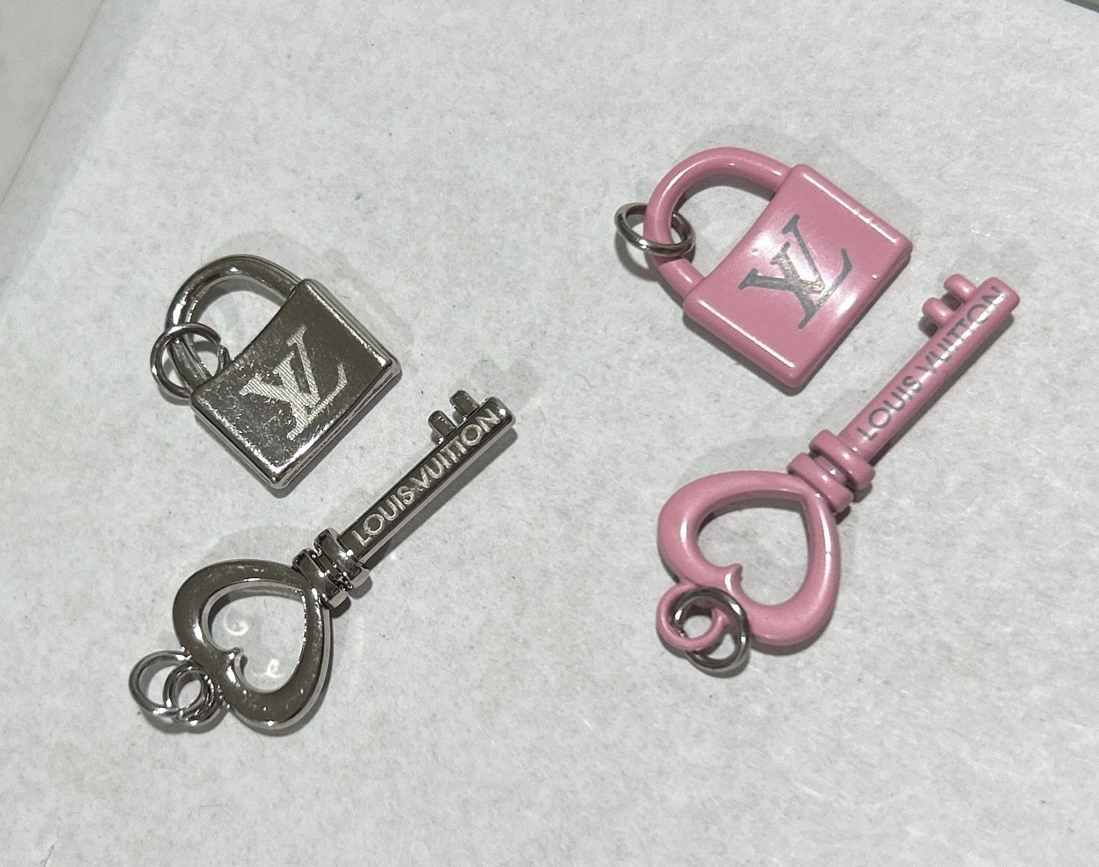 LOUIS VUITTON（LV） Set ciondolo serratura e chiave LV