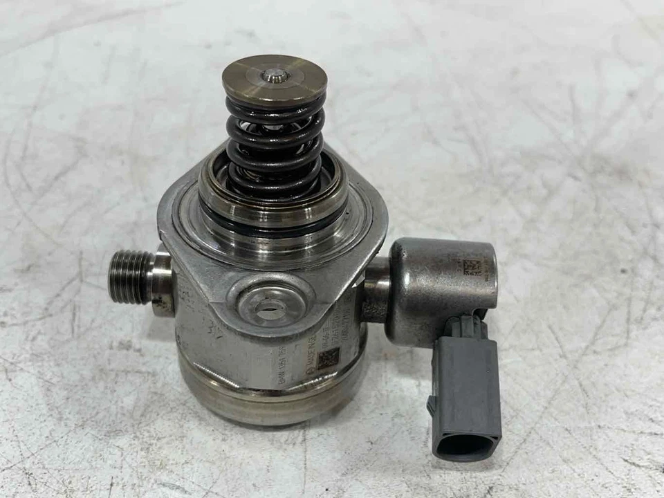 BMW X5M 2010-2013 4,4 L doble turbo bomba de combustible de alta presión 7595339 OEM Foto 4 de 4