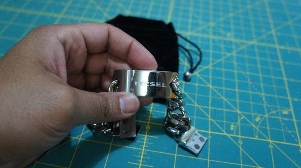 Pulsera Diesel 00s Nueva Con Etiquetas Y2k Punk Gruesa De Colección Nos Foto 2 de 4