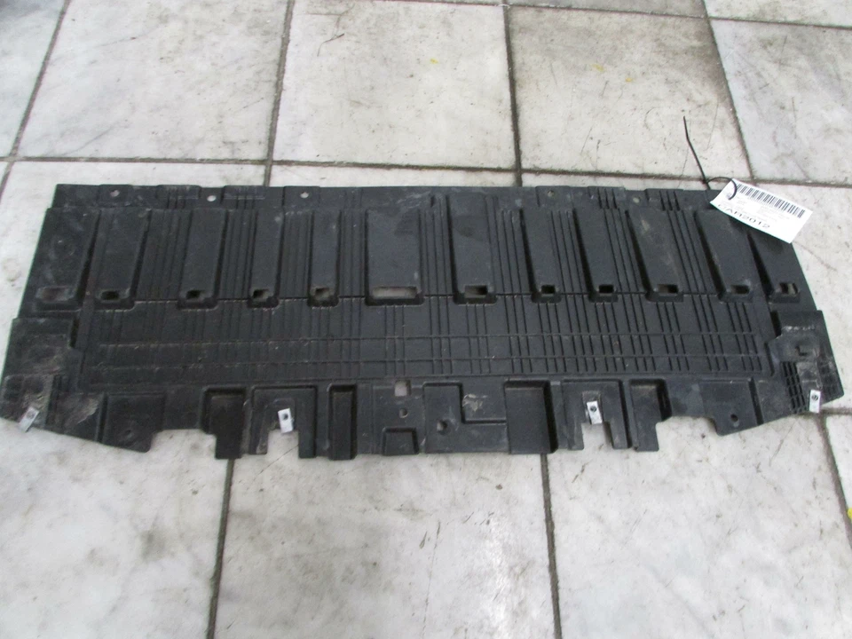 13 Dodge Dart Cruze Splash Sheild-Under Motor/Radiador 84063313 Foto 2 de 4