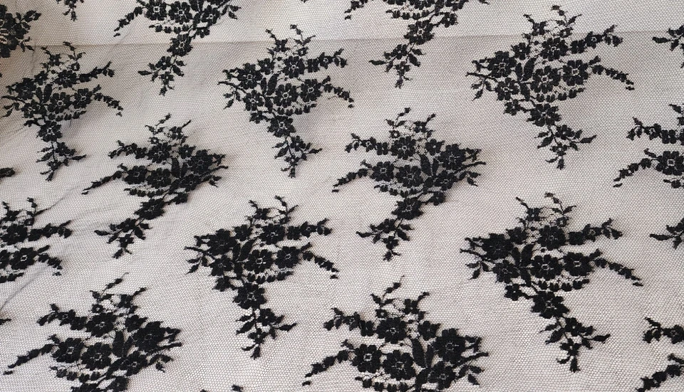 Tela de encaje francesa negra de lujo vintage patrón floral 59"x34" borde festoneado Foto 4 de 4
