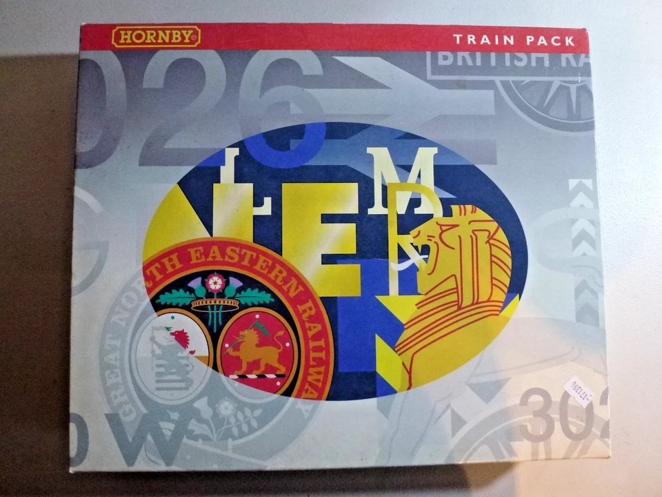 HORNBY R2025 GWR EXPRESS PASSENGER SET - Image 2 of 2