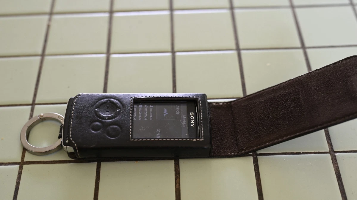 Sony NWZ-A818 8 GO avec étui Sony état neuf mint!