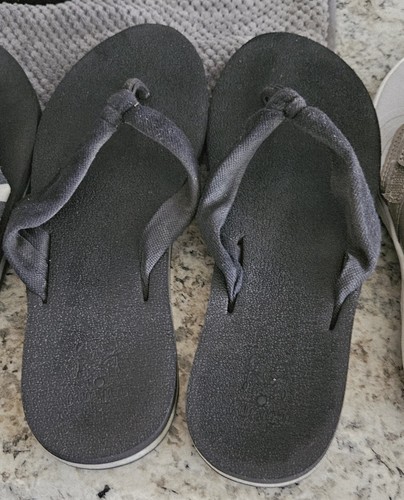 3 Prs Flip Flops Women's Sz 10 Grey, Blk, Blk With Stripes Preowned - Picture 3 of 4