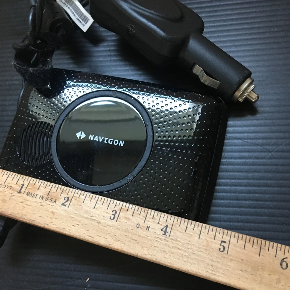 Navigon 5100 Max GPS Navigation System wide Screen Bundle w/ Car Charger SD Card - Image 3 of 4