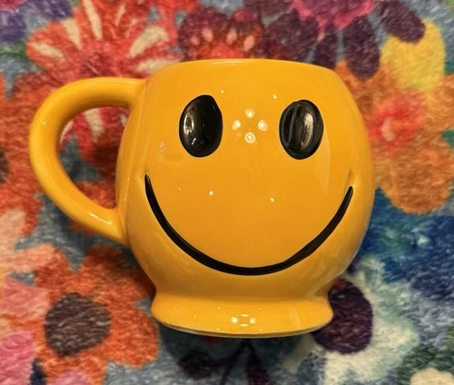McCoy Pottery Smiley Happy Face Coffee Cup Mug Yellow 1970s USA Vintage [02]