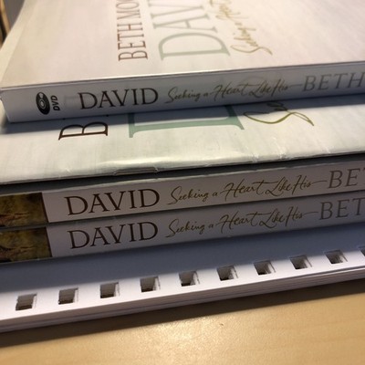 David: Seeking a Heart Like His, Beth Moore 6 DVD Set & Leader Guide & 2 Books