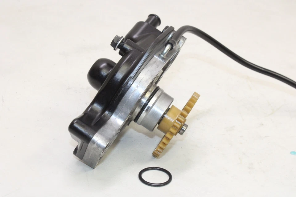 2020 铃木 SV650 原始设备制造商发动机水冷泵带盖 — 第 4/4 张图片