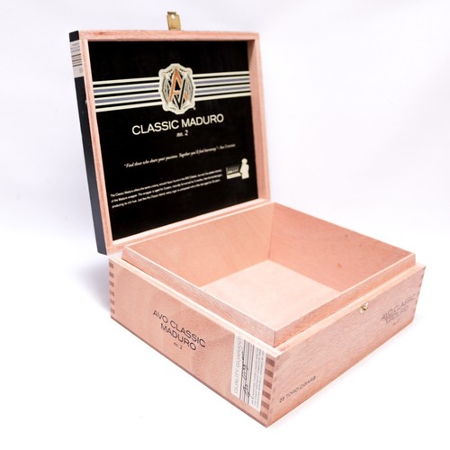Avo Uvezian Toro Clásico Maduro No. 2 cajas de cigarros de madera vacías de 8" x 7" x 2,75" - Imagen 5 de 10