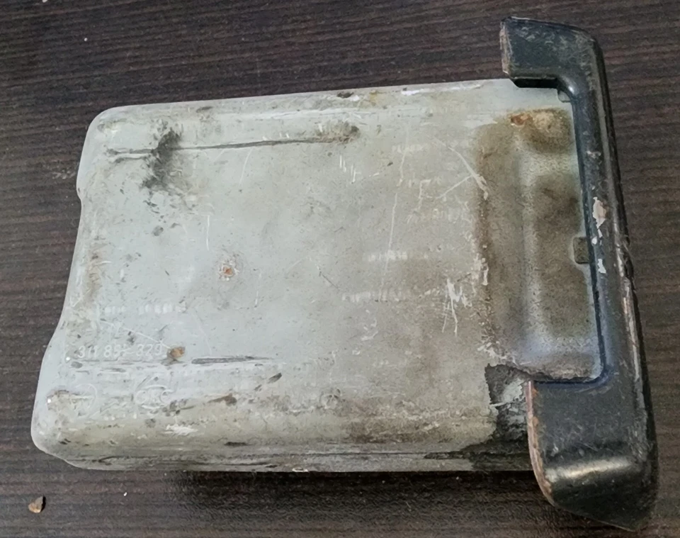 Cenicero Volkswagen VW T3 Tipo 3 Fastback Notchback Squareback Cenicero 311857329C Foto 3 de 4