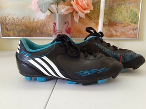 boys size 1 soccer cleats
