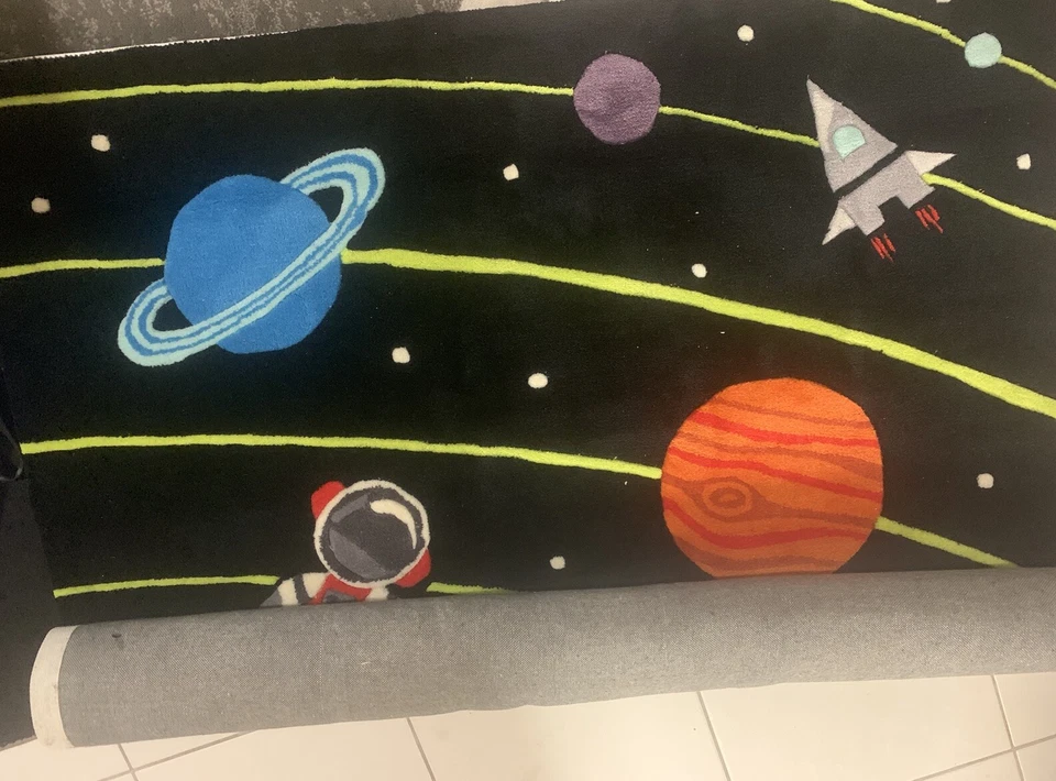 Alfombra de área Momento Lil Mo Whimsy Collections 5’ x 7’ temática infantil. Mano acolchada. Foto 4 de 4