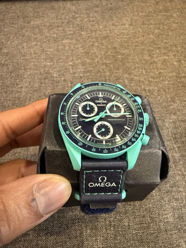 Swatch x Omega Bioceramic MoonSwatch 'Mission to Polar Lights' SO33L103 - NEW - Picture 3 of 8