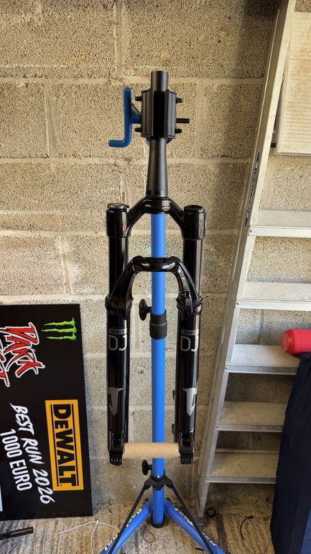 Marzocchi Bomber DJ Forks 26 100mm 20x110 Tapered