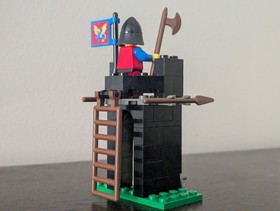 Vintage (1992) LEGO Castle set 1888 Black Knights Guardshack - RARE