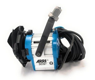 ARRI 300 Plus Portable Lightweight Tungsten Fresnel Spotlight w/ Barn Doors 300W