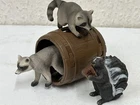 SCHLEICH WILD LIFE ZOO SET 42596 NUTTY MISCHIEF RACCOONS AND SKUNK FIGURE SET