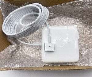 Apple Air A1465 シルバー 充電コード付き 楽天市場】macbook air a1465 acアダプタの通販