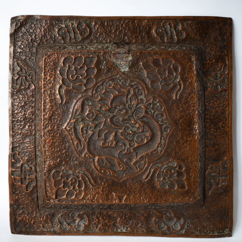 Antique Tibetan Buddhist Copper Repousse Tray Dragon Auspicious Signs 19th-20thC Foto 4 de 4