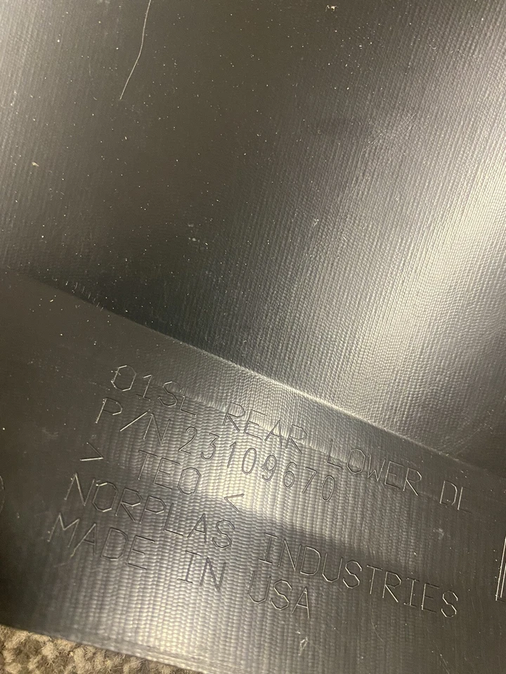 Cadillac CT6 2016-2018 parachoques trasero panel cenefa 23109670 Foto 4 de 4