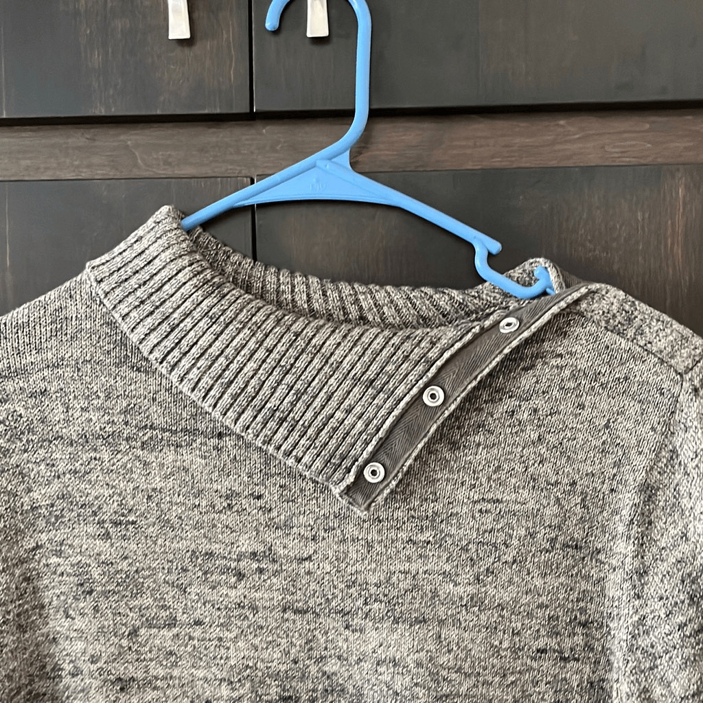 Gap Split Neck Snap Sweater Size Small - image 3