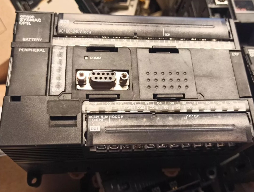 OMRON CP1L M40DR A ,envío rápido! Garantía Factura Invoice, Usado