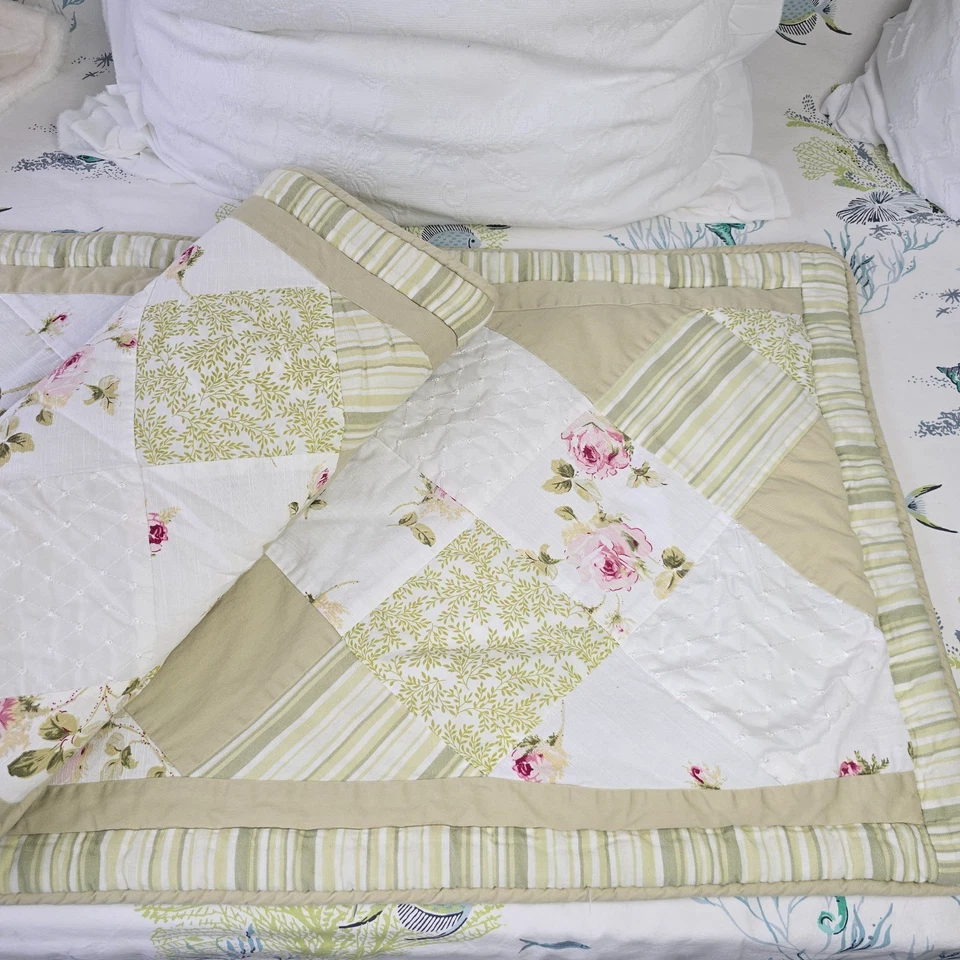 2 Croscill Cecilia King Shams 玫瑰和孔眼花边小屋拼贴 86 英寸 x 18 — 第 4/4 张图片