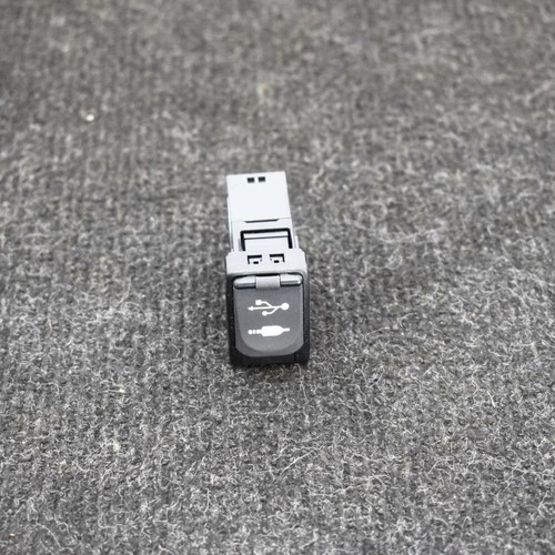 TOYOTA RAV 4 IV A4 Zusätzliche Music Player-Anschlüsse 86190-42040 2015