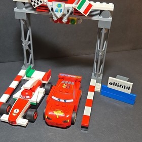 LEGO Cars 2 World Grand Prix Racing Rivalry 8423 136 pcs Lightning McQueen