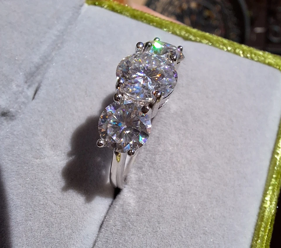 Anello Trilogy Placcato Oro Kt.18 Con Diamant Moissanite Da Ct.4 - Immagine 4 di 4